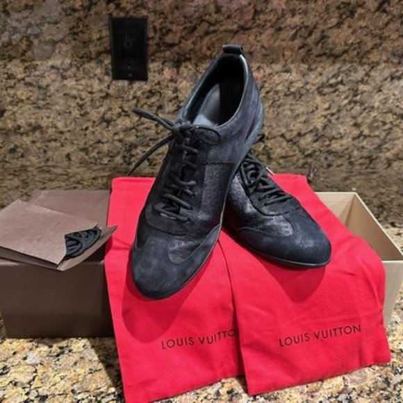 Louis Vuitton Black Logo Sneakers New in Box w/xtra laces 38 - Picture 1 of 8